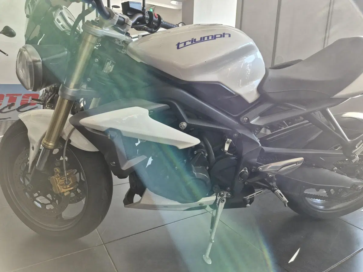 Triumph Street Triple (2013) (7)