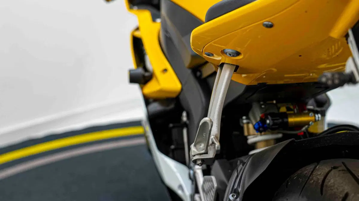 Yamaha YZF R6 (2006 - 07) (4)
