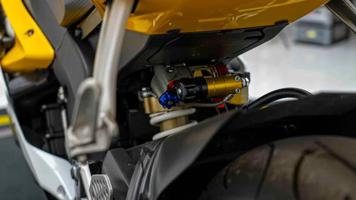 Yamaha YZF R6 (2006 - 07) (5)