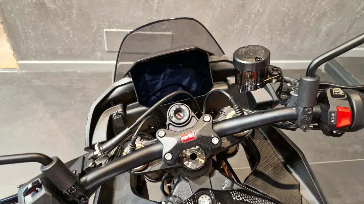 Aprilia Tuono V4 (2025 - 26) (12)