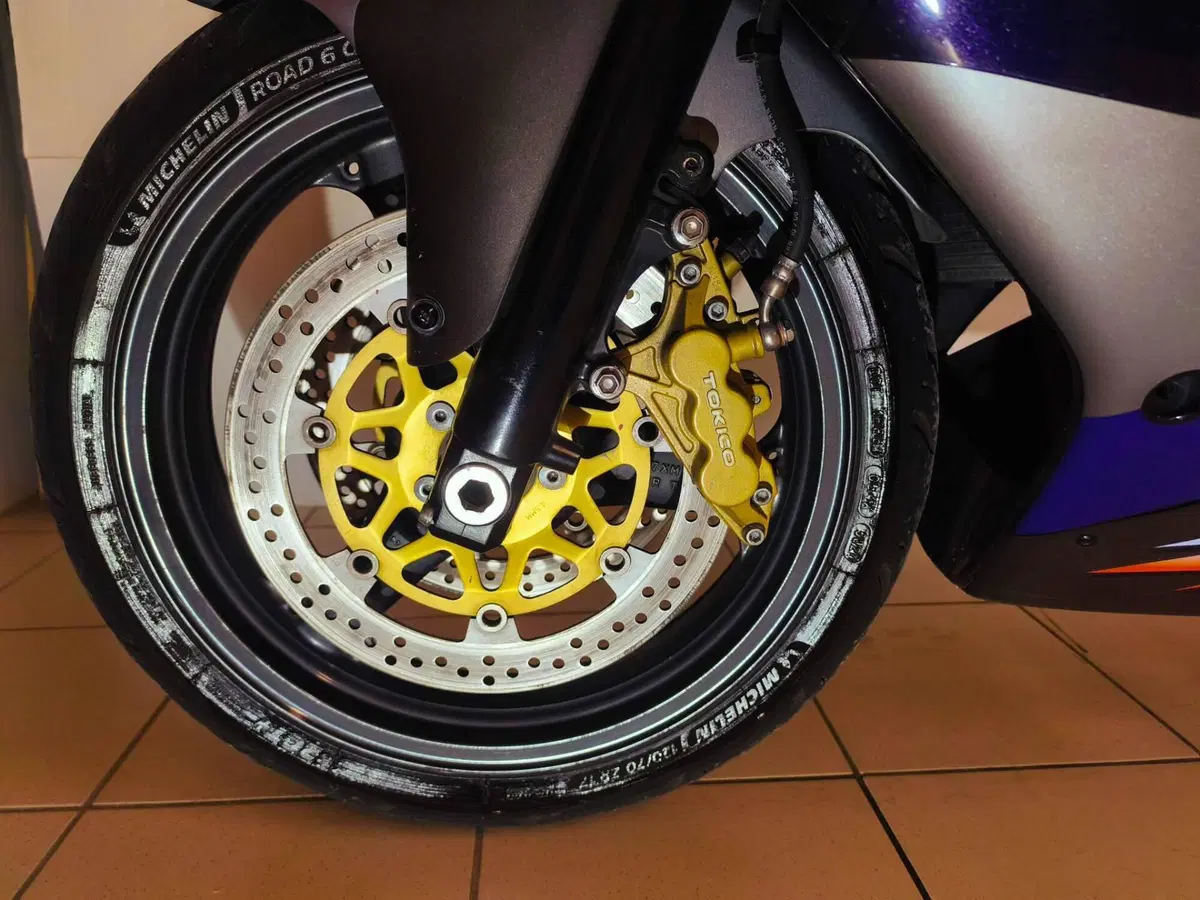Kawasaki ZX-9R (2)