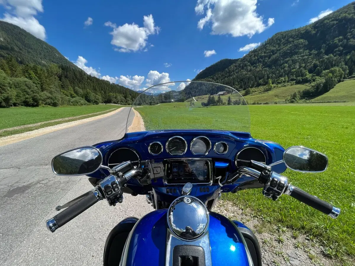 Harley-Davidson 1690 Electra Glide Ultra Classic (2014 - 16) - FLHTCU (2)