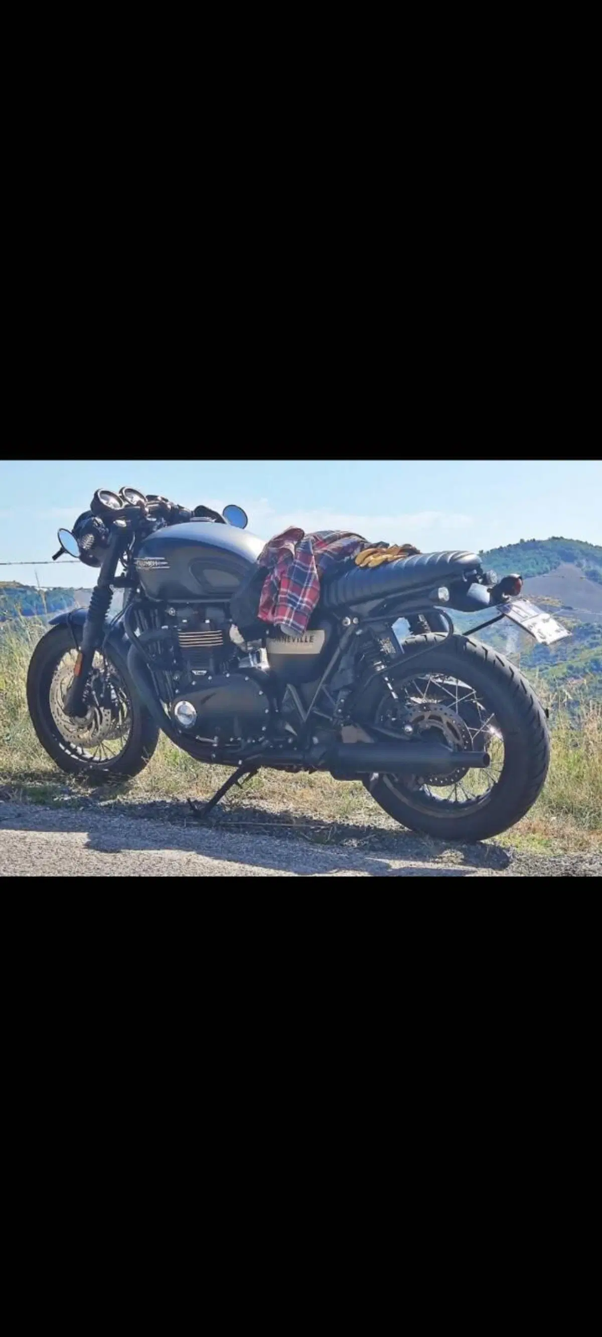 Triumph Bonneville T120 Gold Line Edition (2022 - 23) (2)