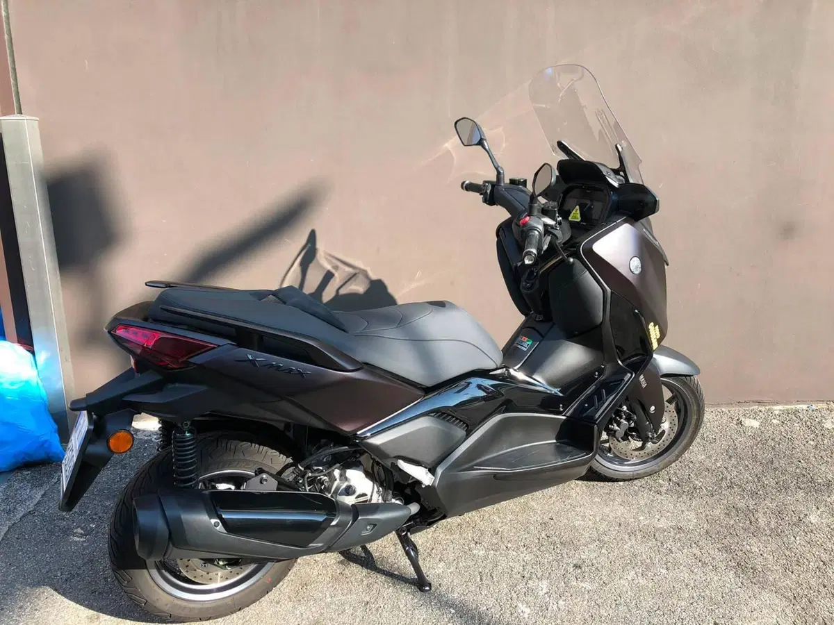 Yamaha X-Max 300 Tech Max (2025 - 26) (2)