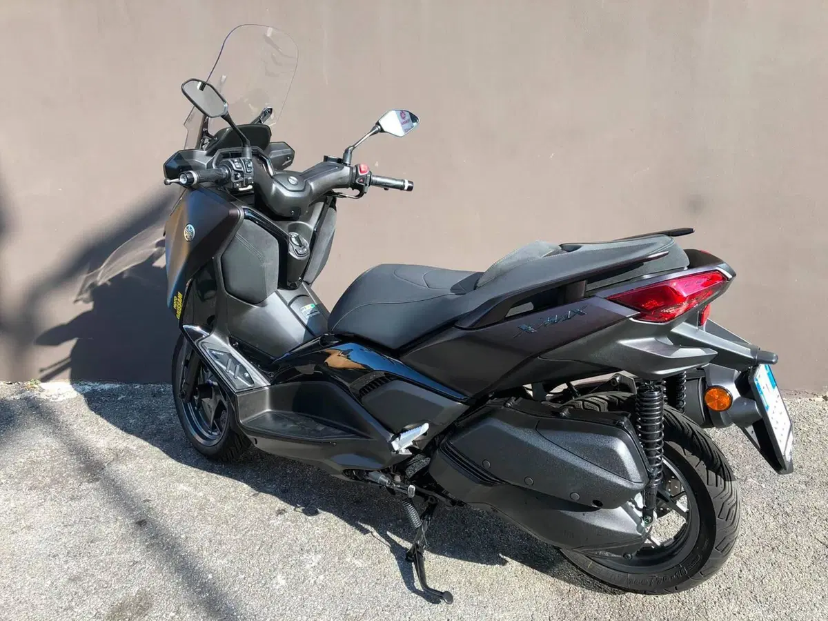 Yamaha X-Max 300 Tech Max (2025 - 26) (3)