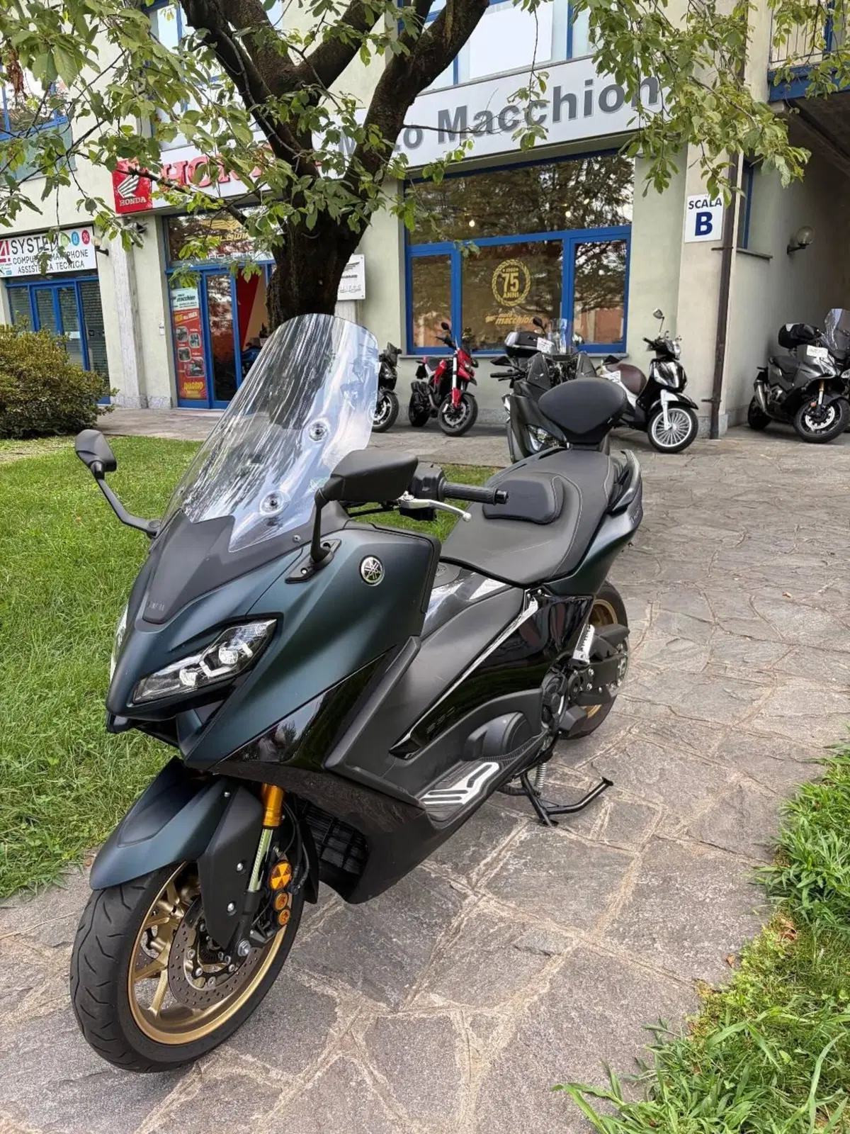 Yamaha T-Max 560 Tech Max (2022 - 24) (2)