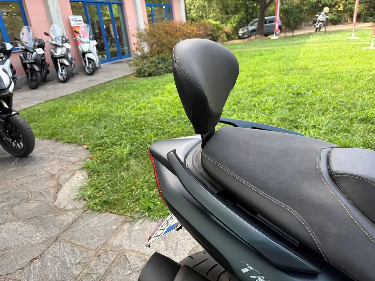 Yamaha T-Max 560 Tech Max (2022 - 24) (5)