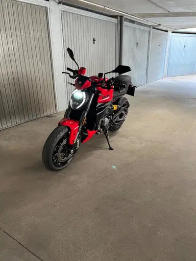 Ducati Monster 890 + (2026) usata