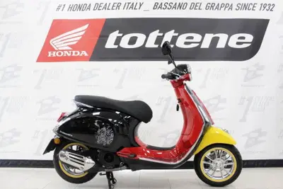 Vespa Primavera 125 Disney Mickey Mouse Edition by Vespa (2023 - 24) usata