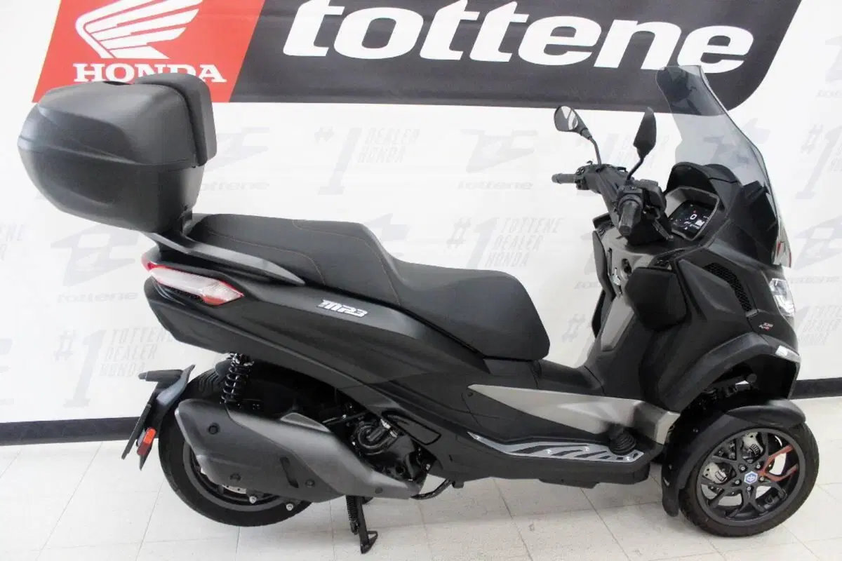 Piaggio MP3 530 Hpe Exclusive (2025 - 26) (2)