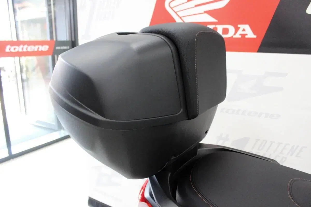 Piaggio MP3 530 Hpe Exclusive (2025 - 26) (4)