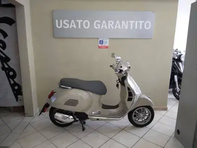 Vespa GTS 125 (2021 - 24) usata