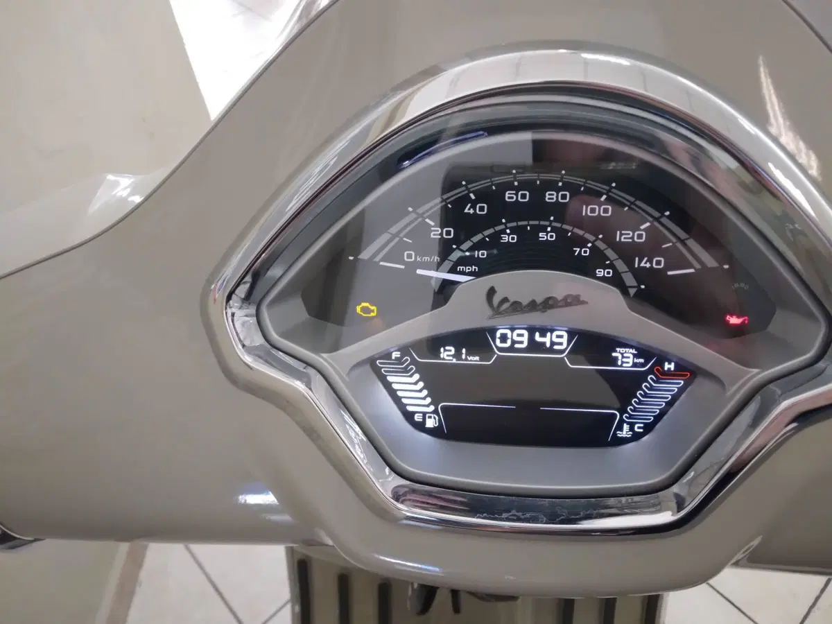 Vespa GTS 125 (2021 - 24) (4)