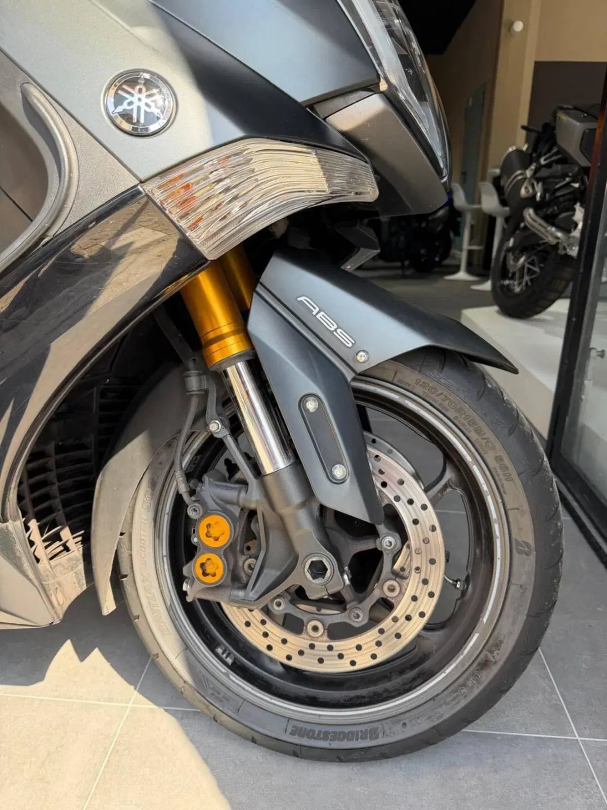Yamaha T-Max 530 Iron Max ABS (2014 - 17) (4)