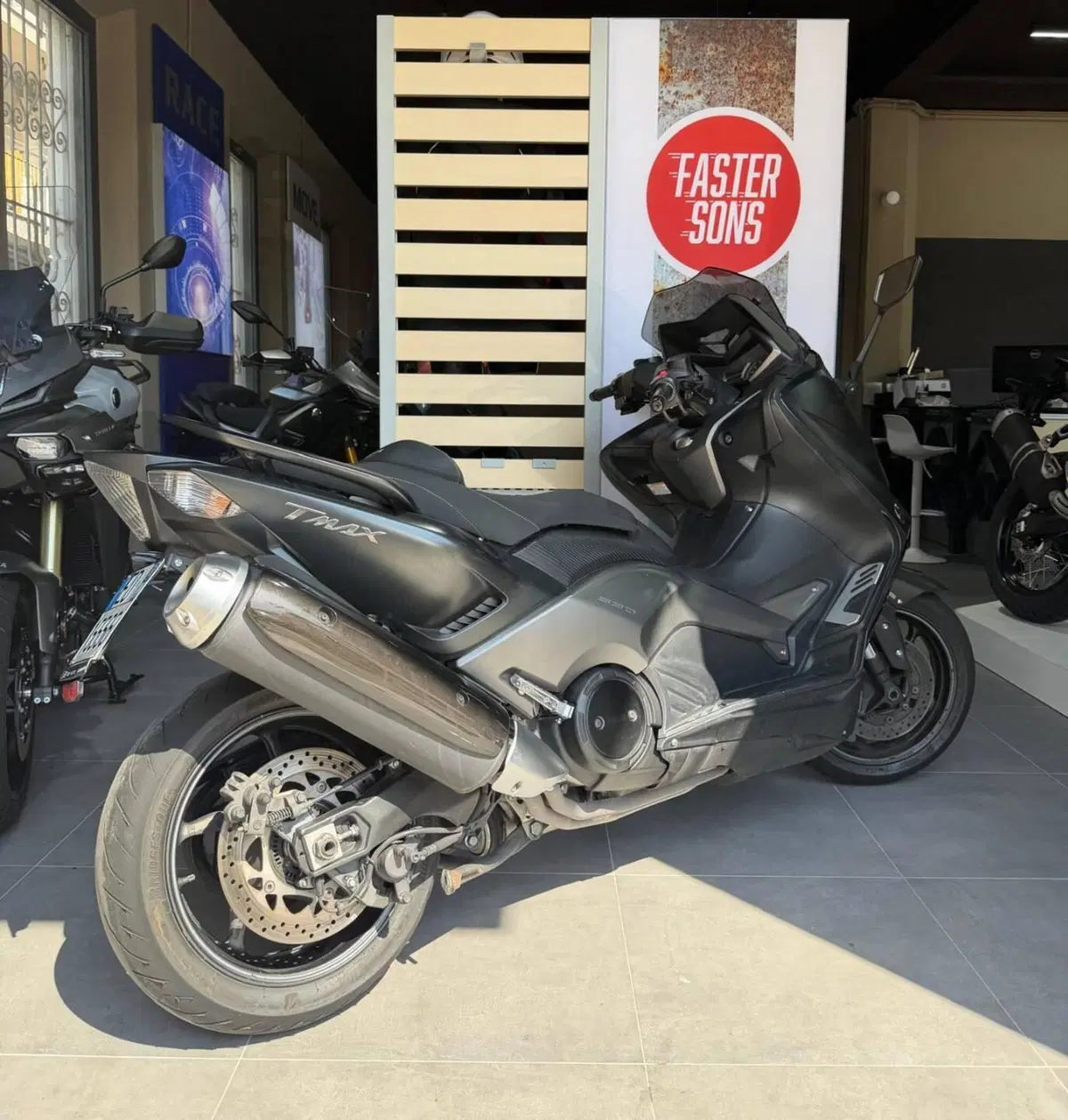 Yamaha T-Max 530 Iron Max ABS (2014 - 17) (3)
