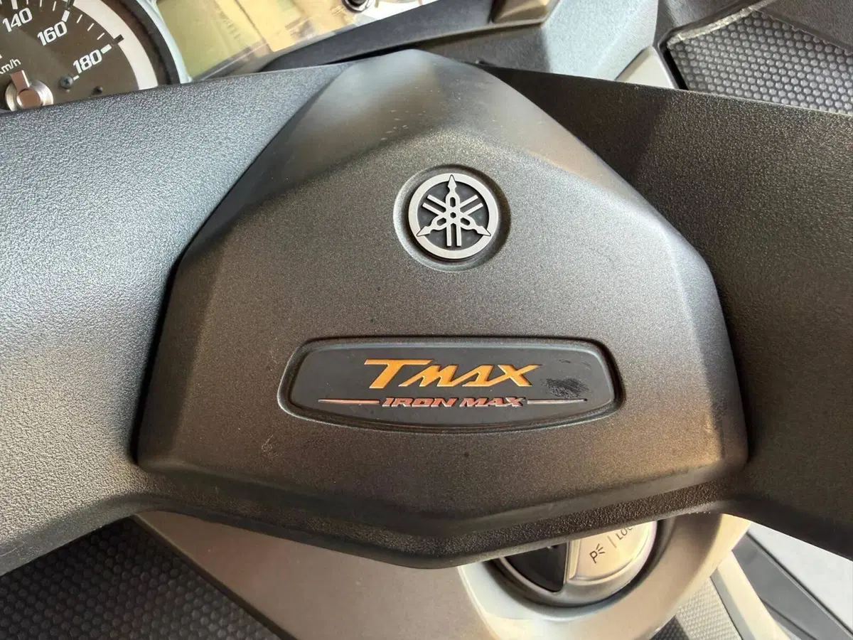 Yamaha T-Max 530 Iron Max ABS (2014 - 17) (5)
