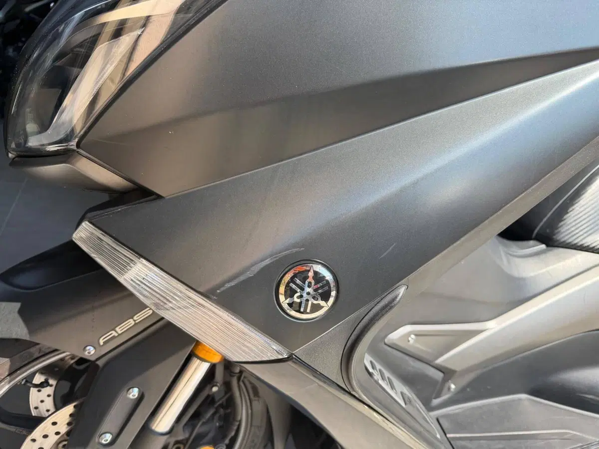 Yamaha T-Max 530 Iron Max ABS (2014 - 17) (8)