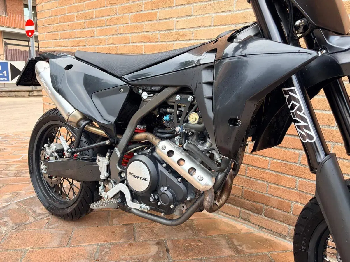 Fantic Motor XMF 125 Motard Performance 4T (2023 - 24) (2)