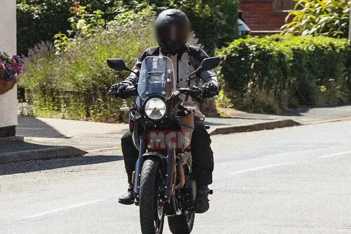 Royal Enfield Himalayan 750, ci siamo quasi: la versione definitiva è già su strada verso EICMA 2026 (6)