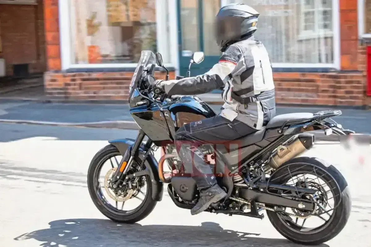 Royal Enfield Himalayan 750, ci siamo quasi: la versione definitiva è già su strada verso EICMA 2026 (4)