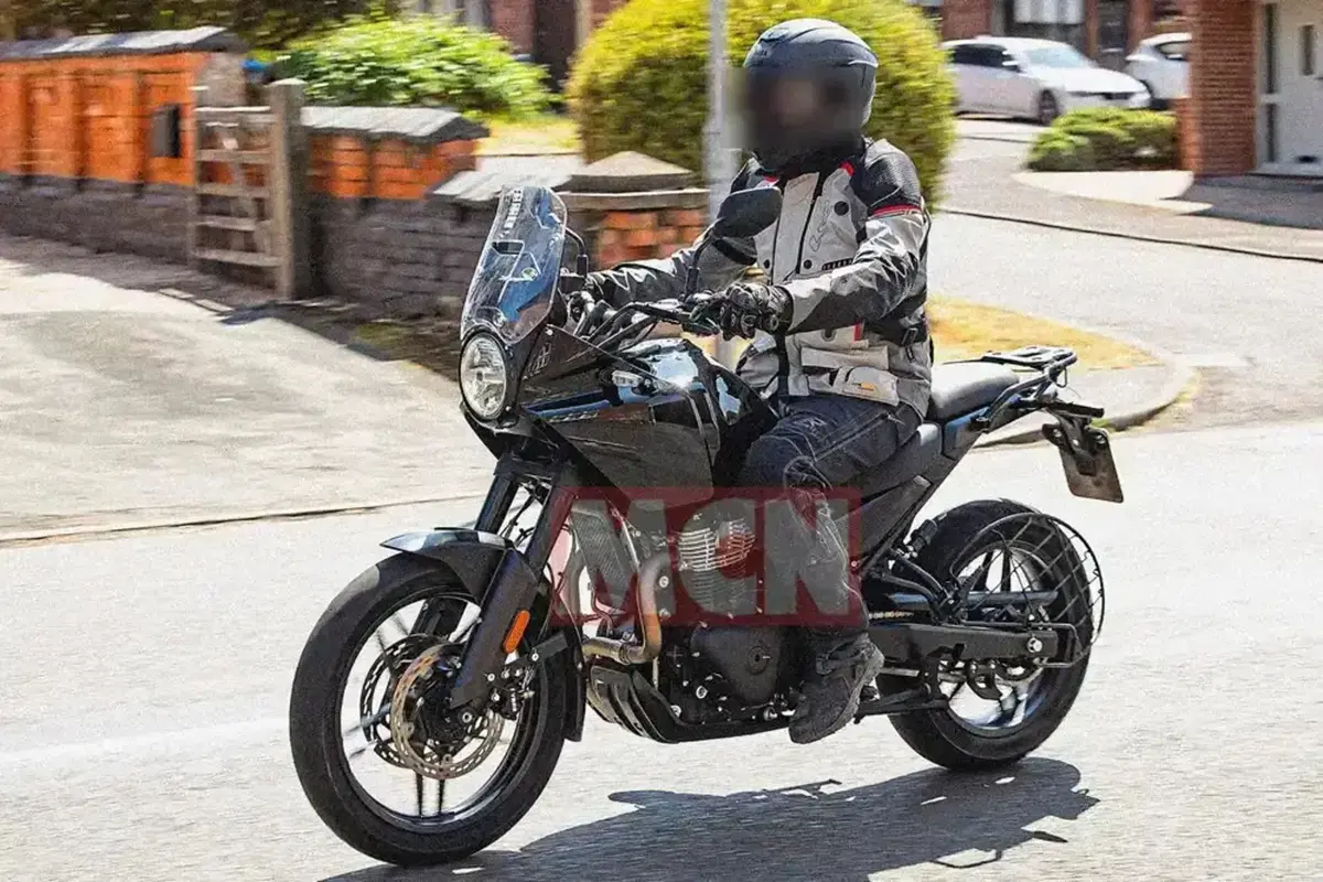 Royal Enfield Himalayan 750, ci siamo quasi: la versione definitiva è già su strada verso EICMA 2026 (5)