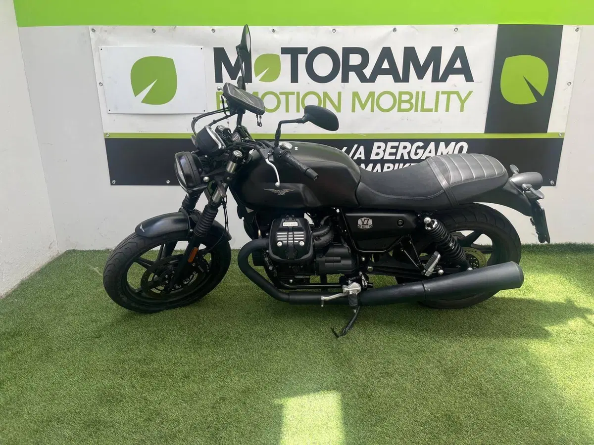 Moto Guzzi V7 Stone (2021 - 24) (3)