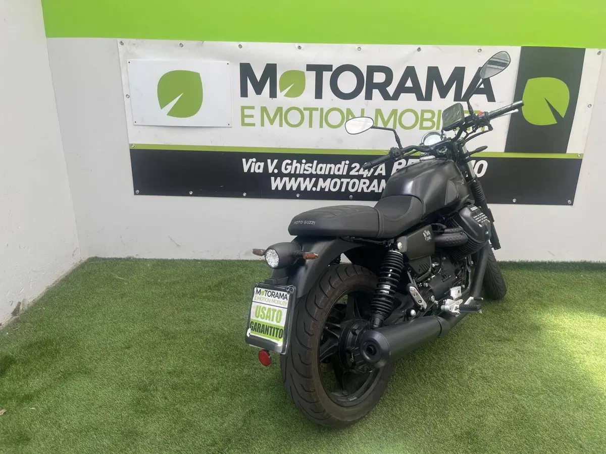 Moto Guzzi V7 Stone (2021 - 24) (4)