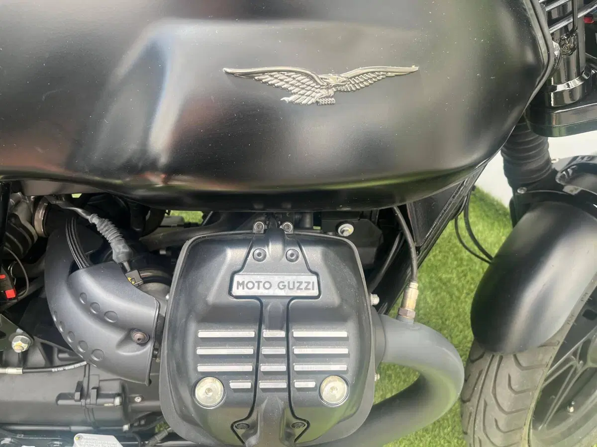 Moto Guzzi V7 Stone (2021 - 24) (7)
