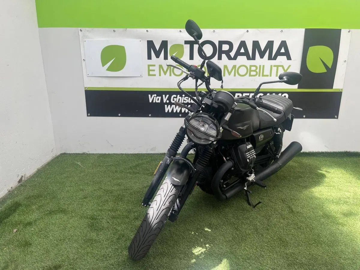 Moto Guzzi V7 Stone (2021 - 24) (2)