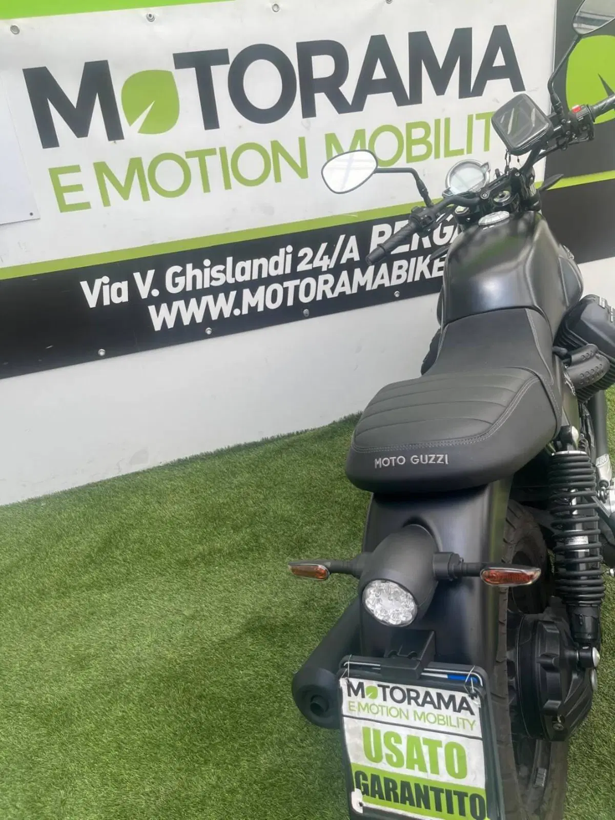 Moto Guzzi V7 Stone (2021 - 24) (8)