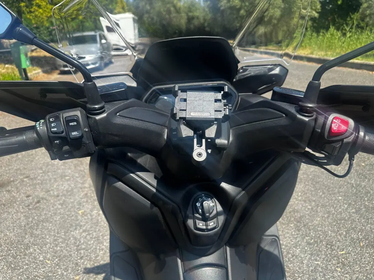 Yamaha X-Max 300 (2025 - 26) (9)