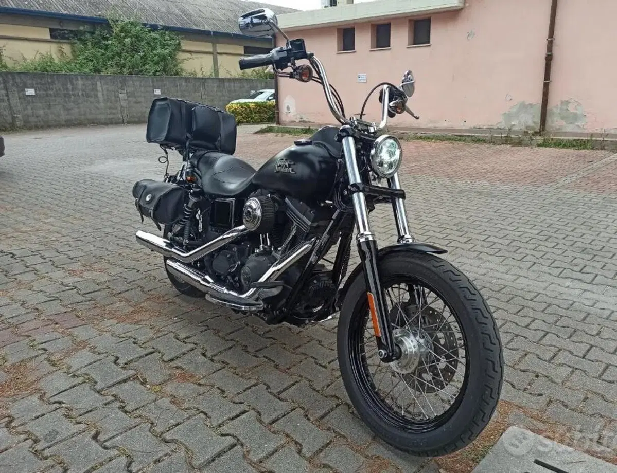 Harley-Davidson 1690 Street Bob Special (2015 - 16) - FXDB (3)