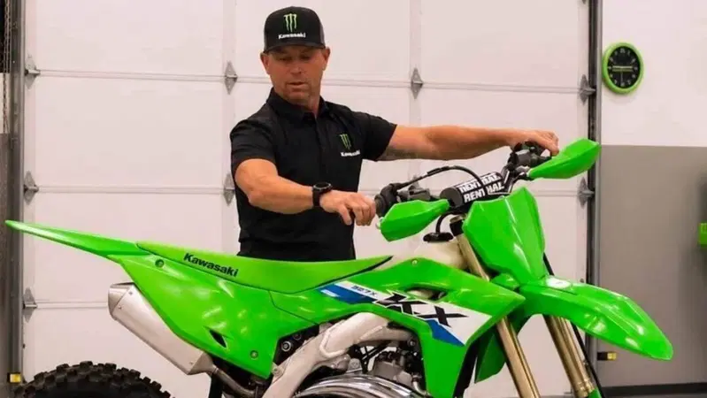 Ma quindi la Kawasaki KX 327 esiste davvero e suona cos&igrave; [VIDEO]