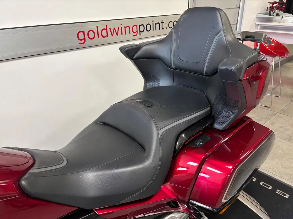 Honda GL 1800 Gold Wing Tour DTC (2018 - 20) (6)