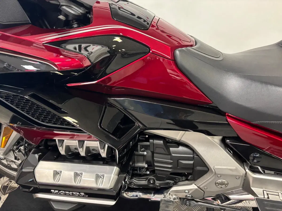 Honda GL 1800 Gold Wing Tour DTC (2018 - 20) (14)