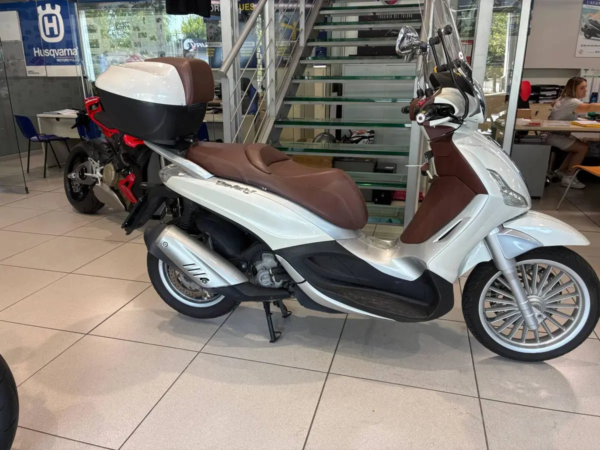 Piaggio Beverly 300 i.e. (2010 - 16)
