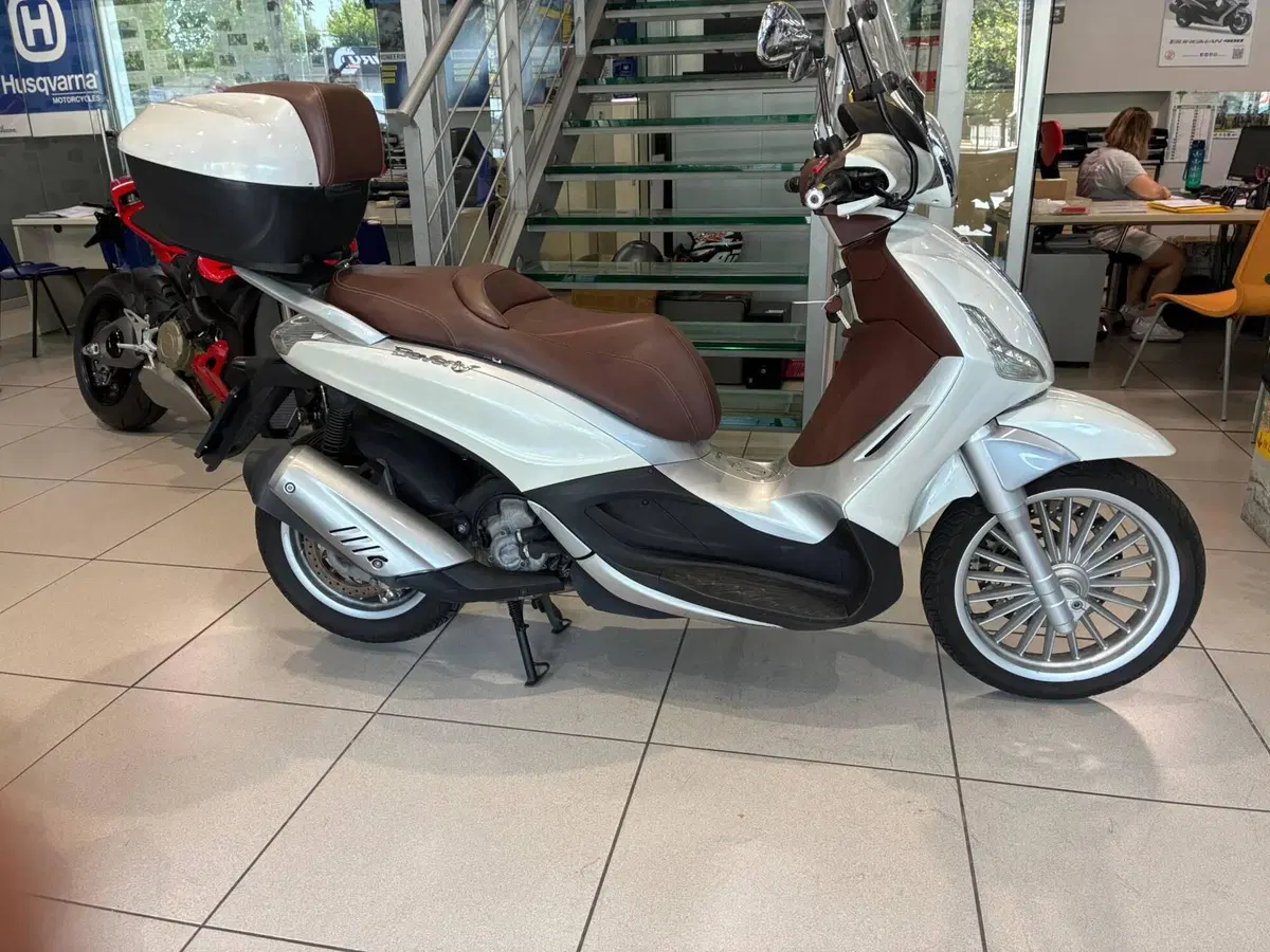 Piaggio Beverly 300 i.e. (2010 - 16) (2)