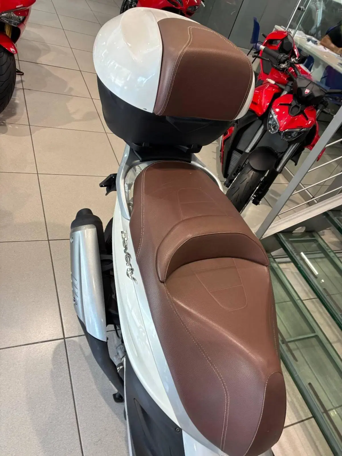 Piaggio Beverly 300 i.e. (2010 - 16) (6)