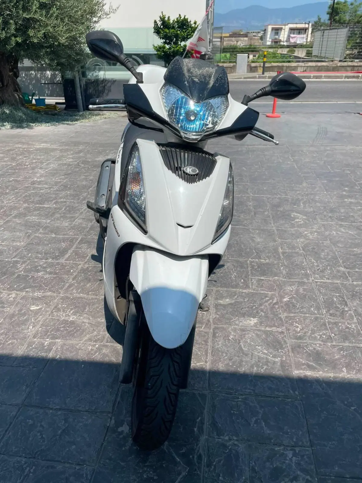 Kymco People 300i GT (2010 - 17) (6)
