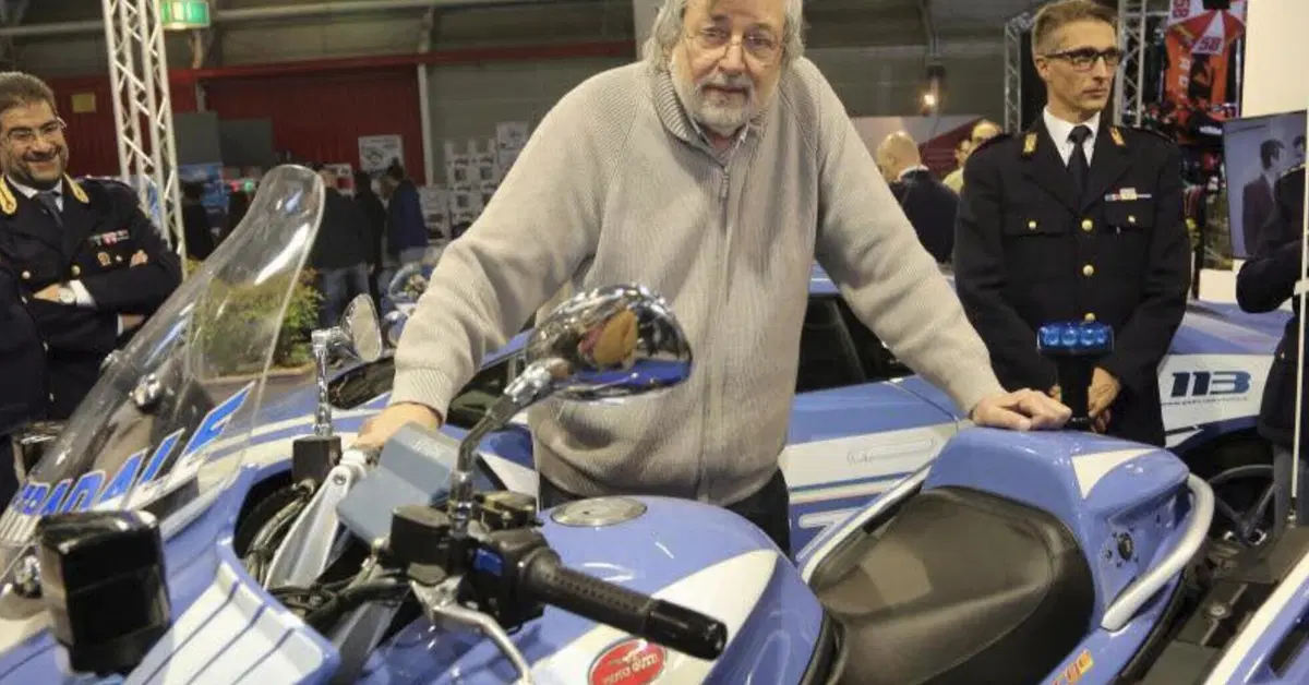 Addio a Francesco Guccini, che non aveva la patente ma amava i motori