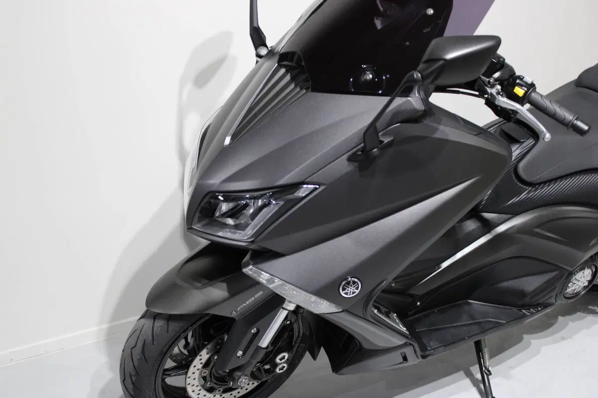 Yamaha T-Max 530 (2015 - 16) (5)