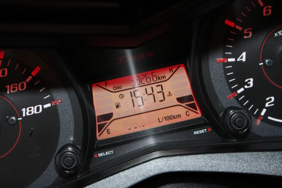 Yamaha T-Max 530 (2015 - 16) (7)