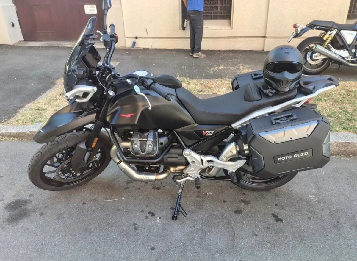 Moto Guzzi V85 Strada (2024 - 26) (9)