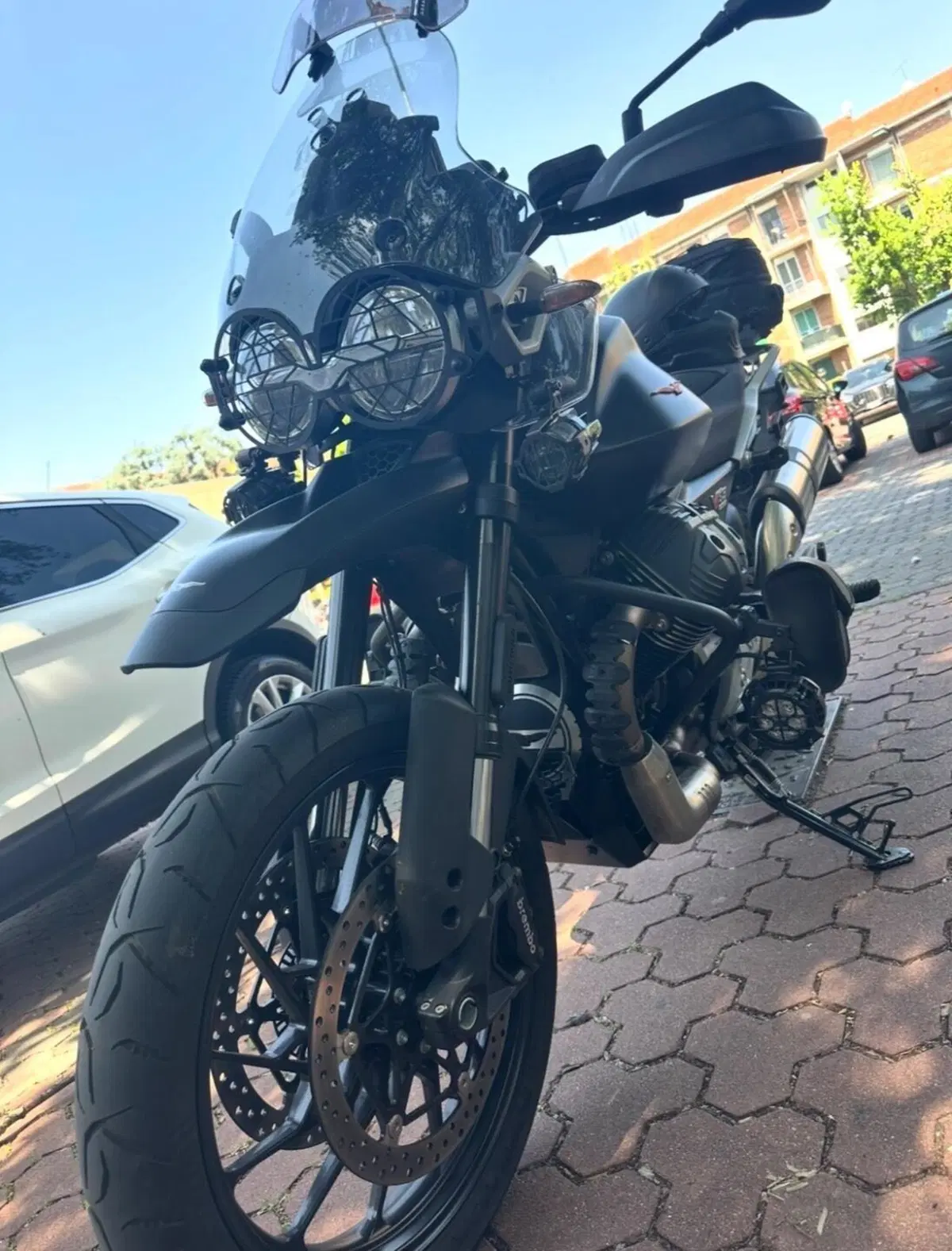 Moto Guzzi V85 Strada (2024 - 26) (2)