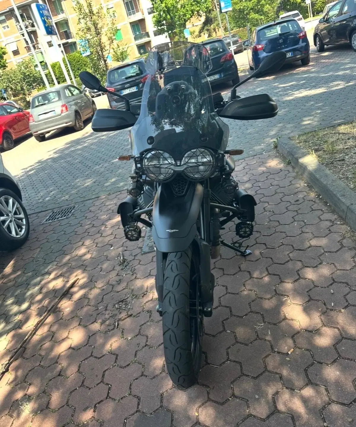 Moto Guzzi V85 Strada (2024 - 26) (3)