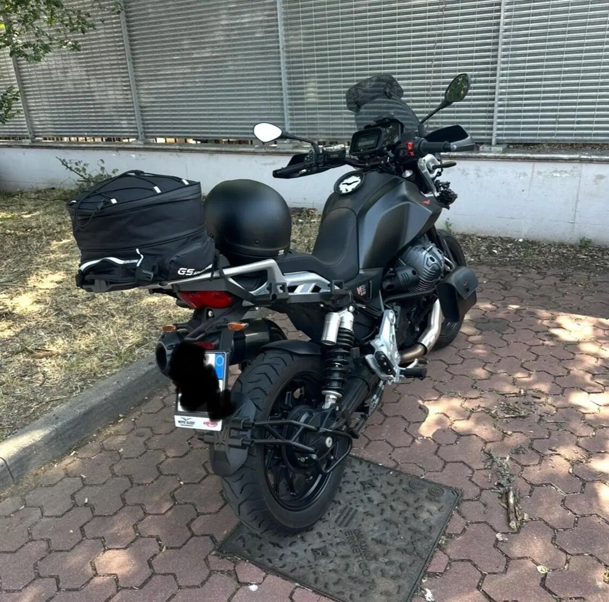Moto Guzzi V85 Strada (2024 - 26) (10)