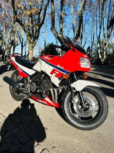Yamaha FZ 750 d'epoca