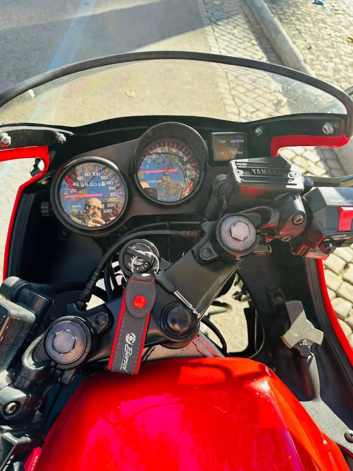 Yamaha FZ 750 (5)