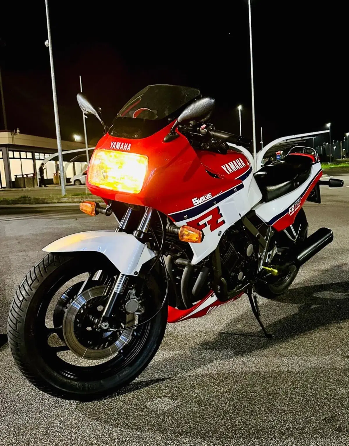 Yamaha FZ 750 (9)