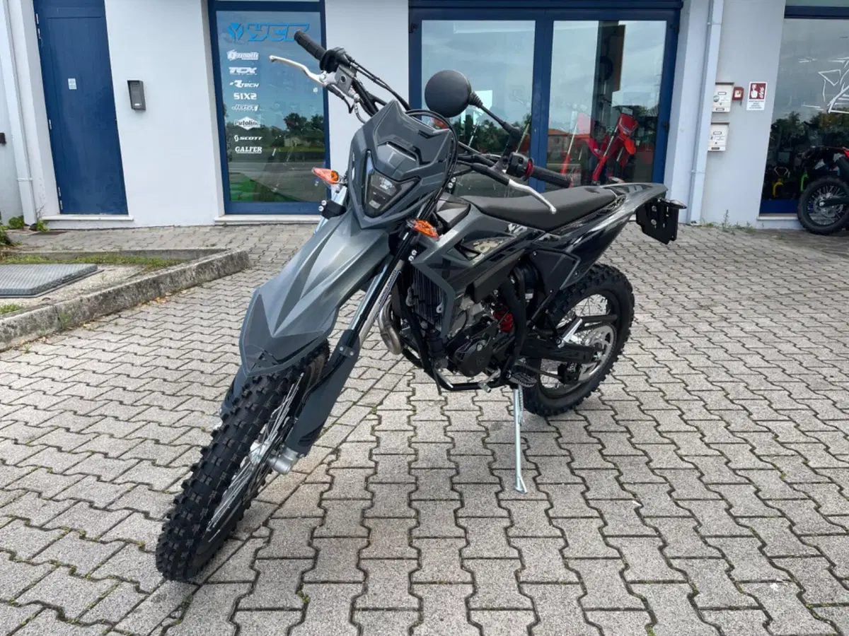 Betamotor RR 125 4T Enduro T (2025 - 26) (2)